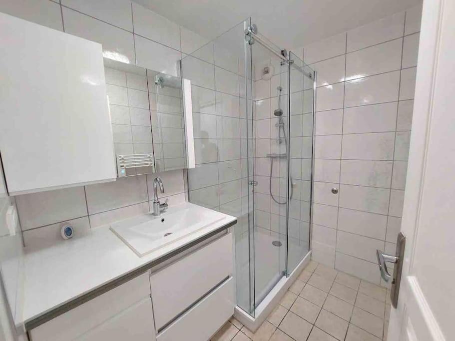 Modern One Bedroom Apartment In Кан Екстериор снимка