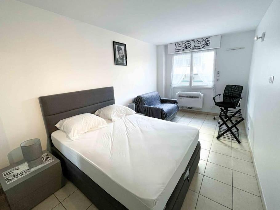 Modern One Bedroom Apartment In Кан Екстериор снимка